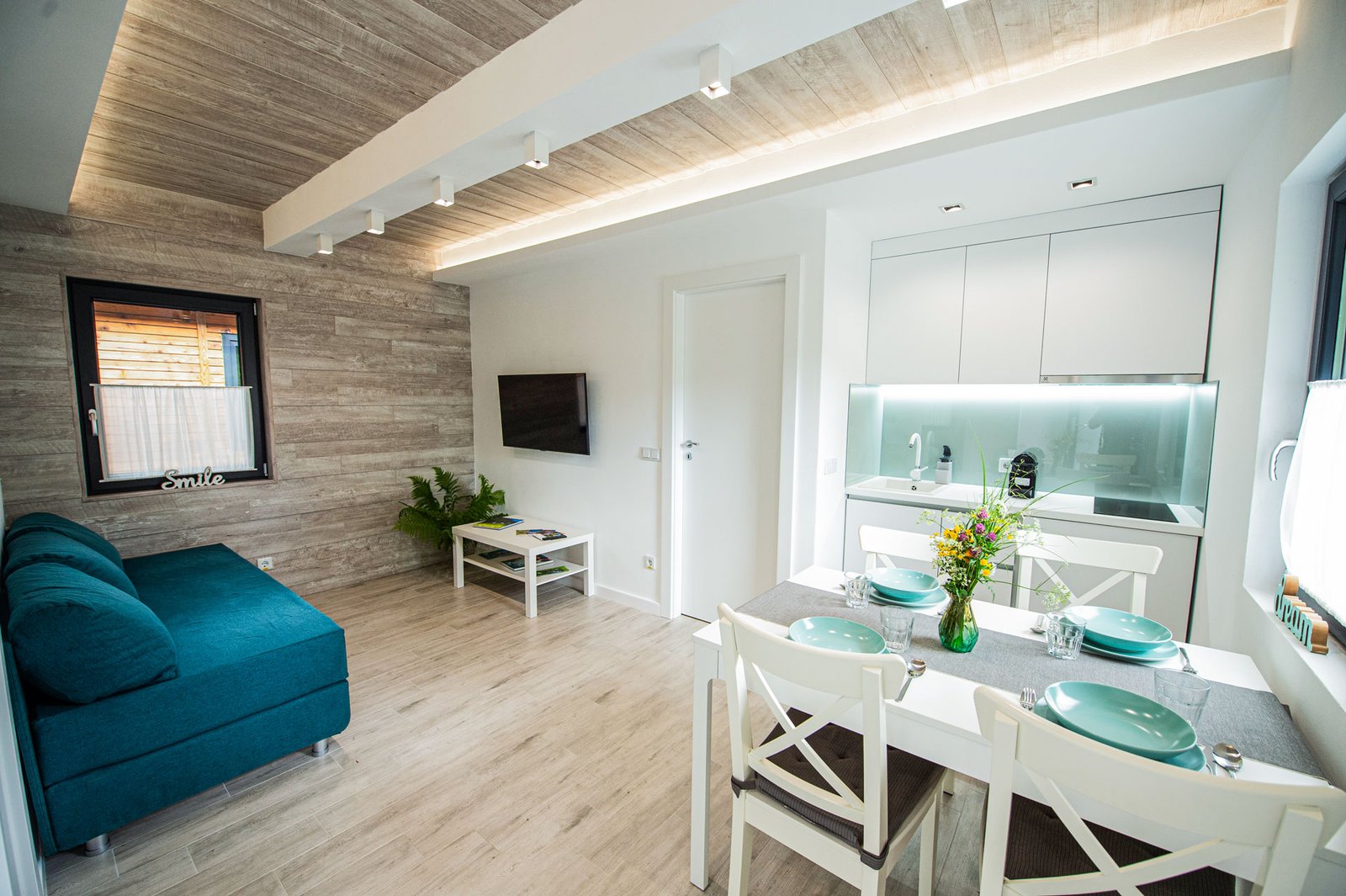 cazare-domeniul-mogosa-village-interior-living